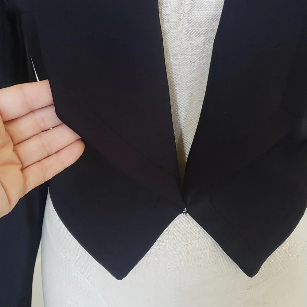 H&M Black Cropped Tuxedo Blazer Jacket Size 4 Structured
